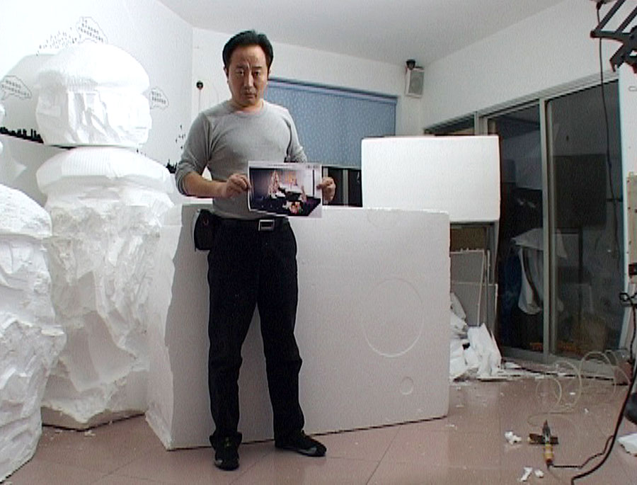 萬科圣誕節氛圍營造-徐總監親自操刀雕刻巖石和雪1